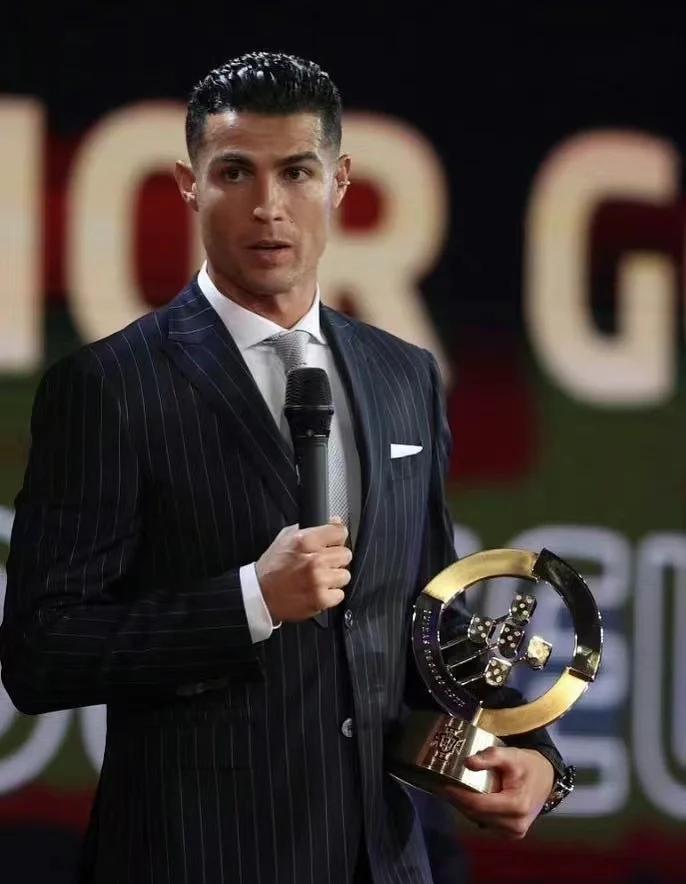 开云体育官网-C罗重返赛场，最后时刻胜出首场状态出色，TL观众沸腾！再创辉煌时刻(明日之后决胜赛场怎么玩)