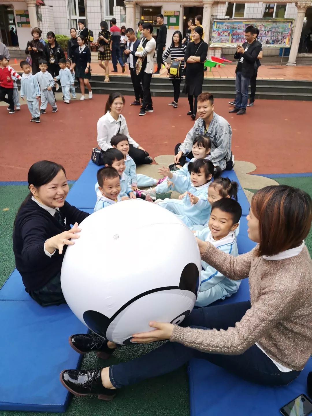 浙江稠州训练开放日;清晨强势反弹引欢呼;社区盾在即;纪律约束更严格的简单介绍 浙江稠州训练开放日;清晨强势反弹引欢呼;社区盾在即;纪律约束更严格的简单介绍