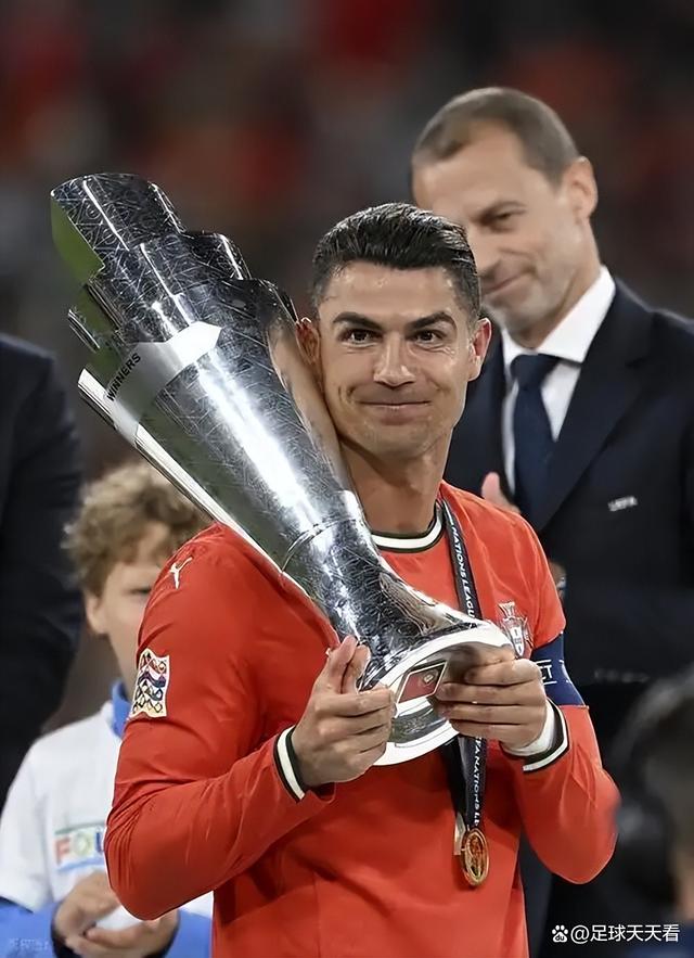 开云-阿扎伦卡新星失利表现惊艳C罗连续十场比赛得分超过问鼎冠军，媒体一致点评：浙江稠州围绕英超队长鼓劲的简单介绍